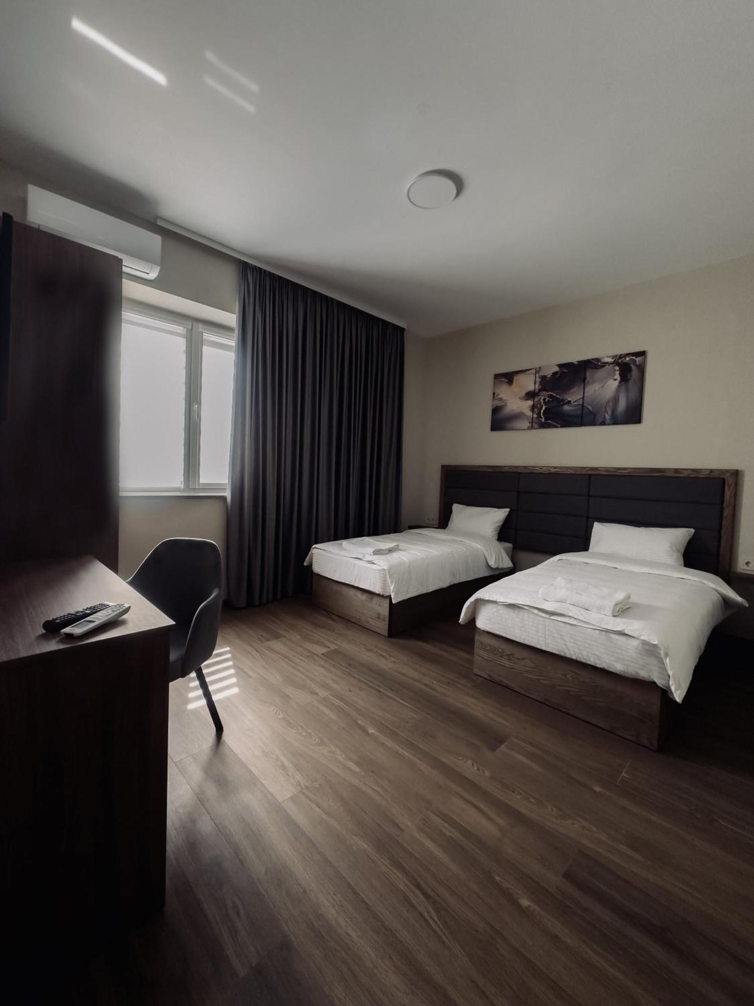 Nesvit Hotel Kyiv Exterior foto